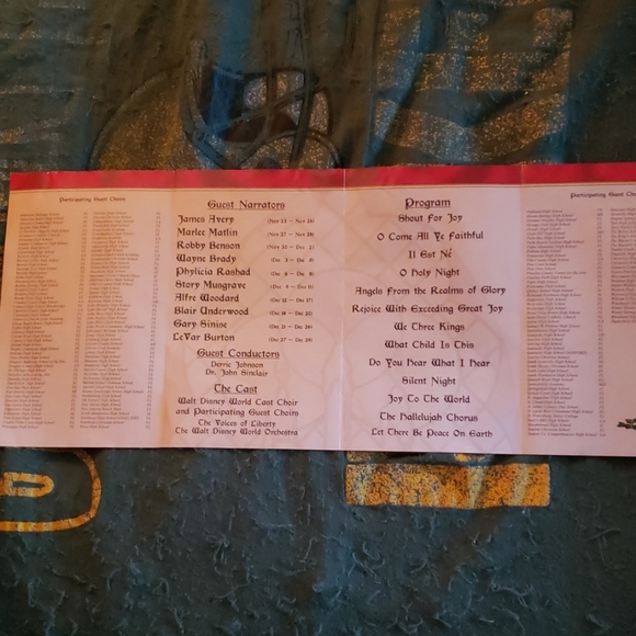 2001 Epcot Candlelight Processional Program - Picture 3 of 4